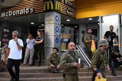 which fast food restaurants support israel.